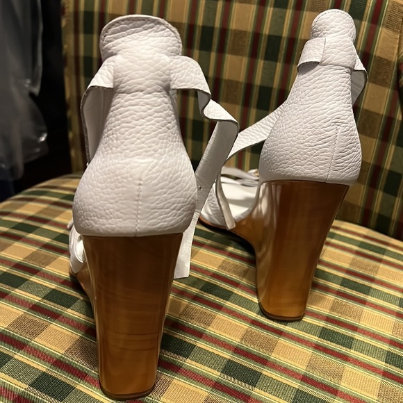 BEBE WHITE LEATHER WOOD WEDGE; 8 - Picture 5 of 7